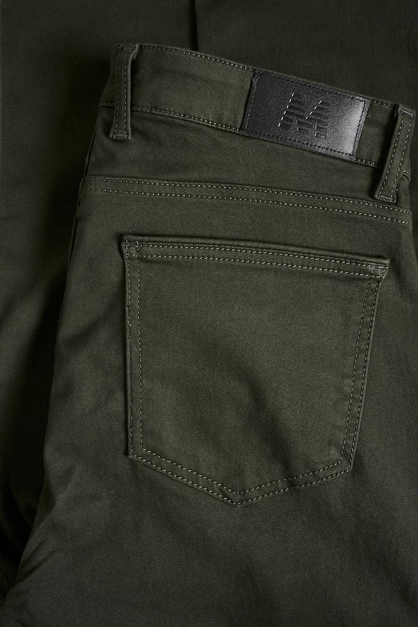 Matinique Mapete Dark Forest Chinos